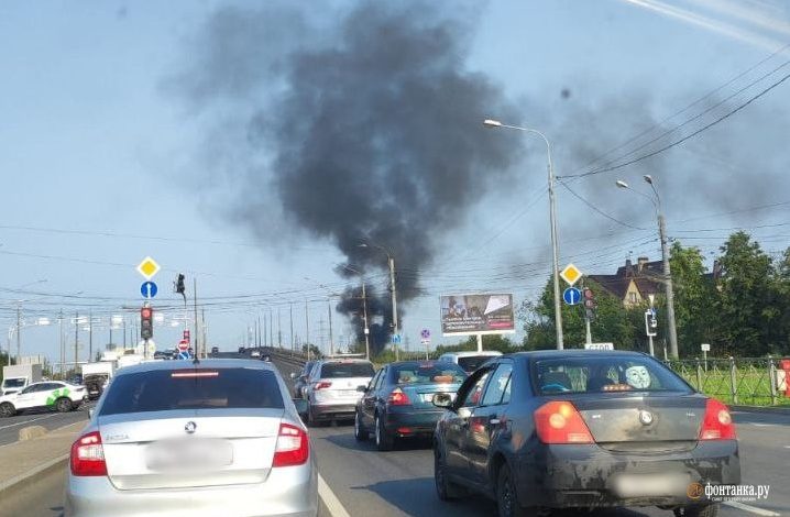 Фото - Дым от сорока горящих «квадратов» поднялся над Народной